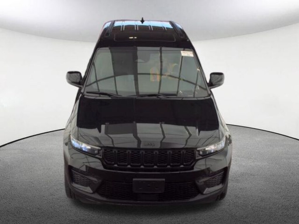 Used 2023 Jeep Grand Cherokee Laredo SUV