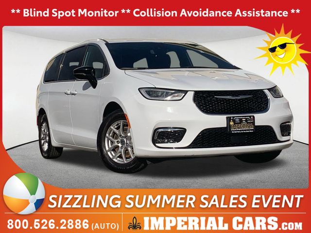 2025 Chrysler Pacifica Select's photo