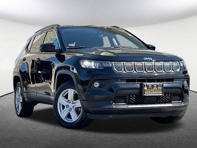 2022 Jeep Compass Latitude photo 2