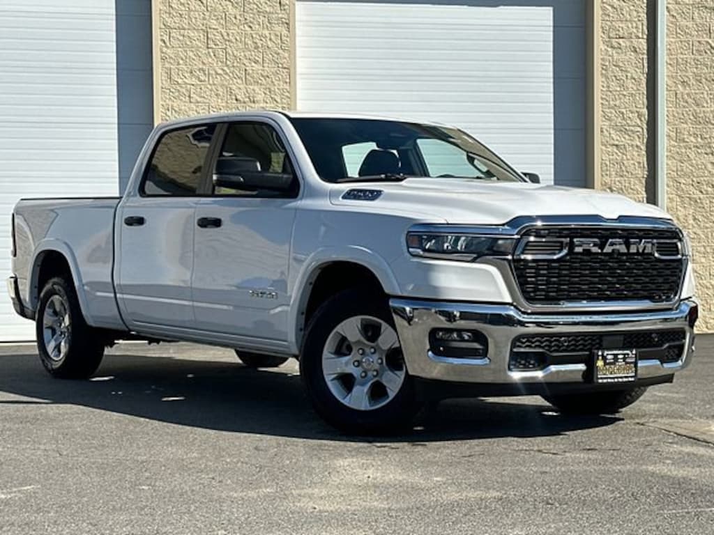New 2025 Ram 1500 BIG HORN CREW CAB 4X4 6'4 BOX Pickup