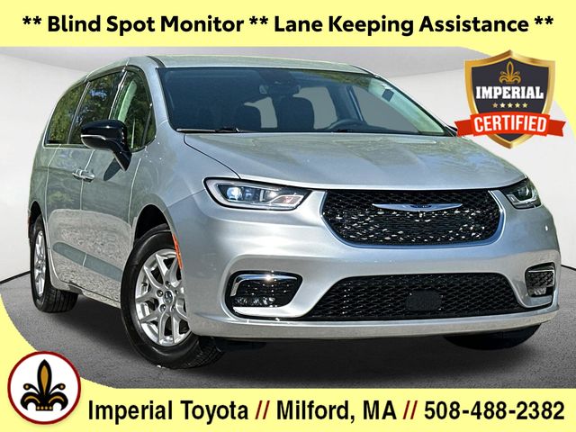 2024 Chrysler Pacifica Touring L's photo