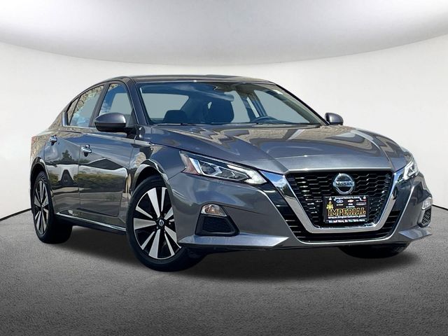 Used 2022 Nissan Altima SV with VIN 1N4BL4DV3NN373000 for sale in Mendon, MA