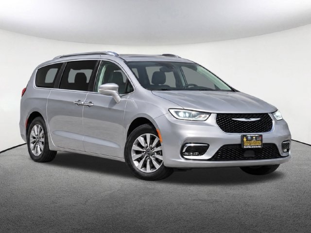 Used 2021 Chrysler Pacifica Touring L with VIN 2C4RC1BG6MR516552 for sale in Mendon, MA