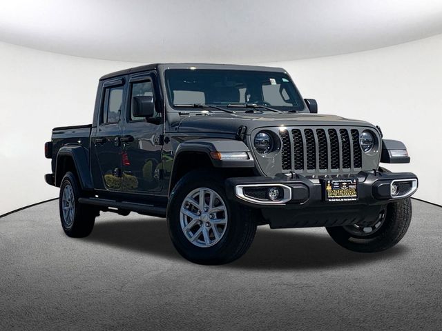2023 Jeep Gladiator Sport S photo 2