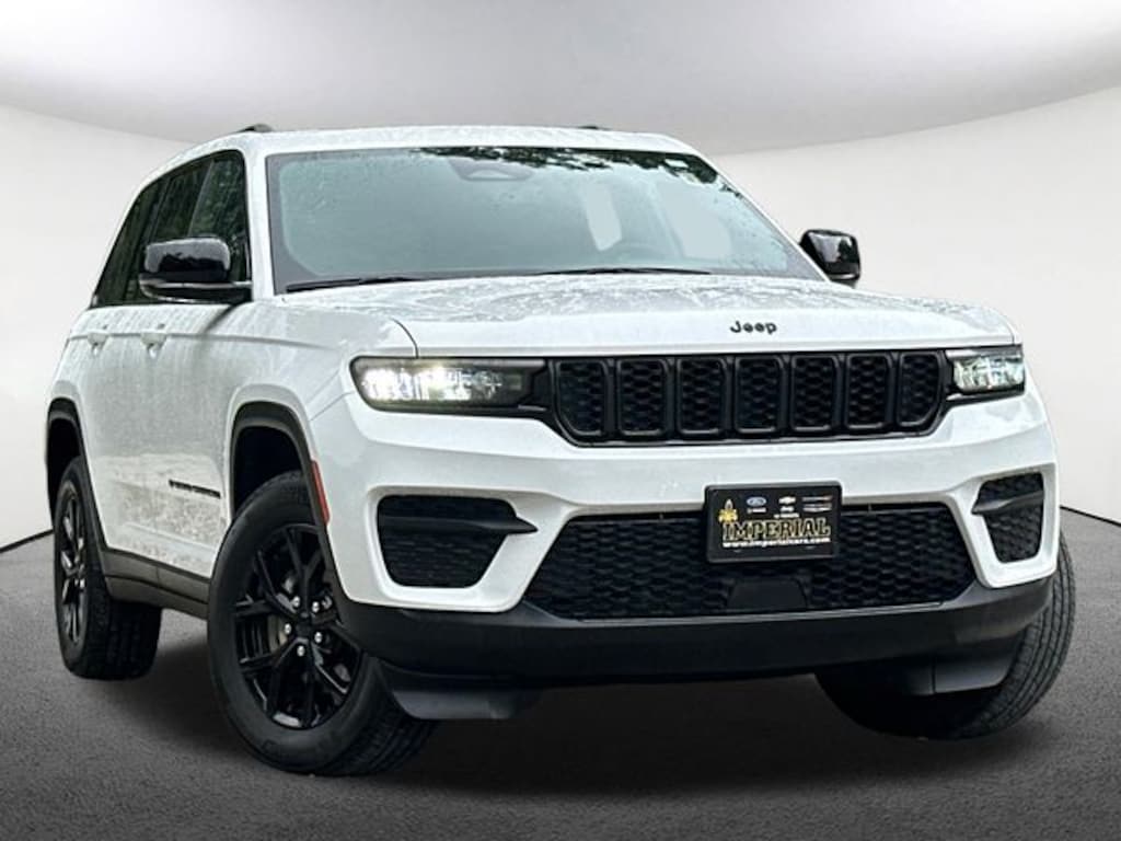 Used 2024 Jeep Grand Cherokee Laredo SUV