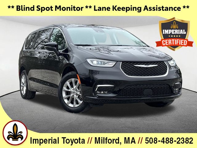 2024 Chrysler Pacifica Touring L AWD's photo