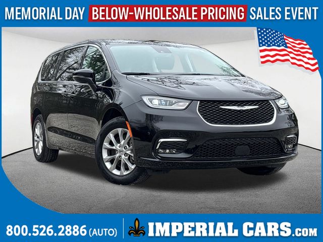 2024 Chrysler Pacifica Touring L AWD's photo