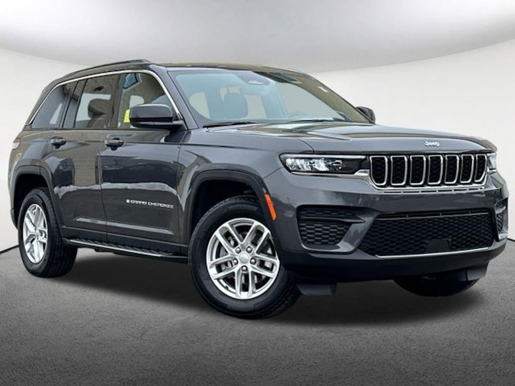 Used 2025 Jeep Grand Cherokee Laredo SUV