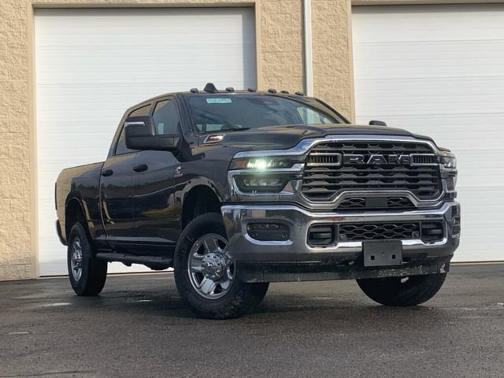 New 2026 Ram 3500 TRADESMAN CREW CAB 4X4 6'4 BOX Pickup