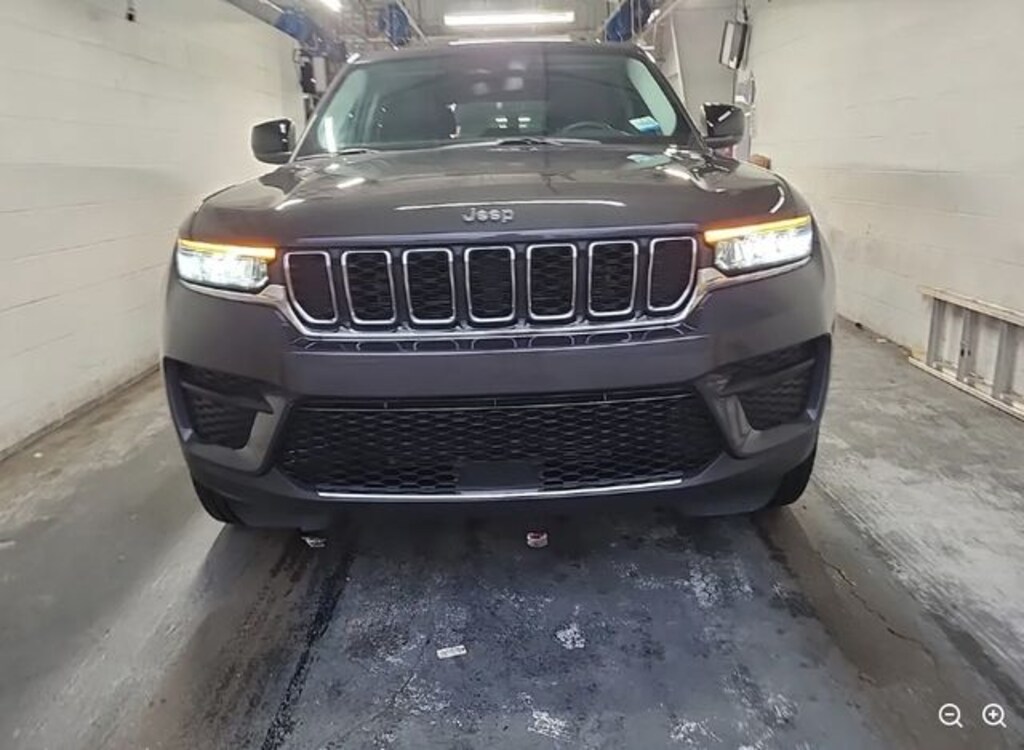 Used 2023 Jeep Grand Cherokee Laredo SUV