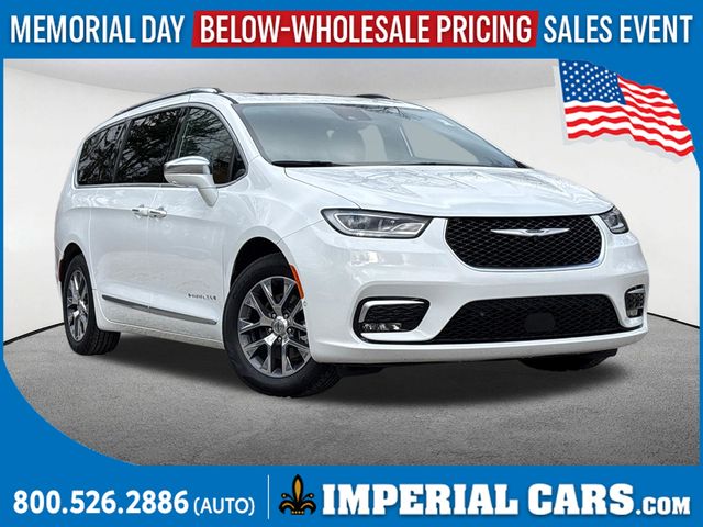 2024 Chrysler Pacifica Hybrid Pinnacle PHEV's photo