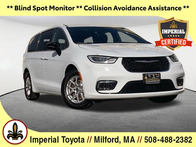 2025 Chrysler Pacifica Select's photo