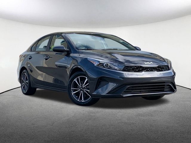 2023 Kia Forte LXS photo 2