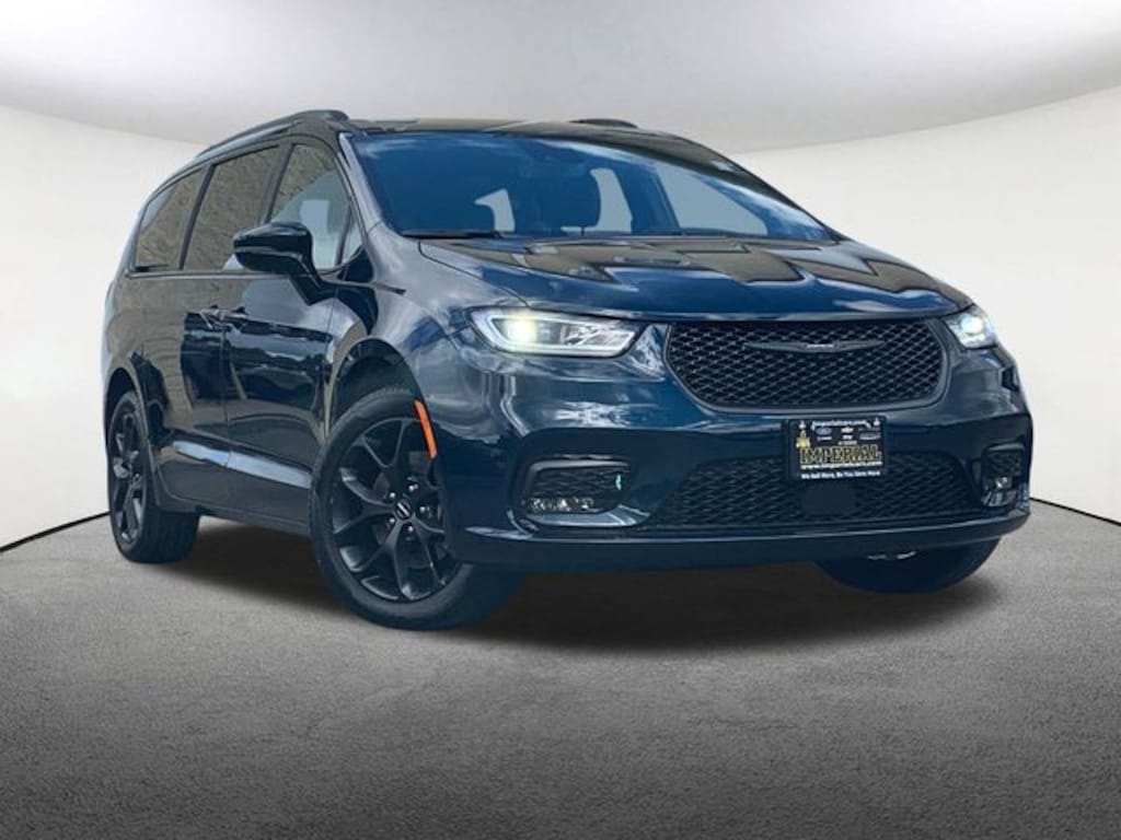 Used 2024 Chrysler Pacifica Limited Van Passenger Van