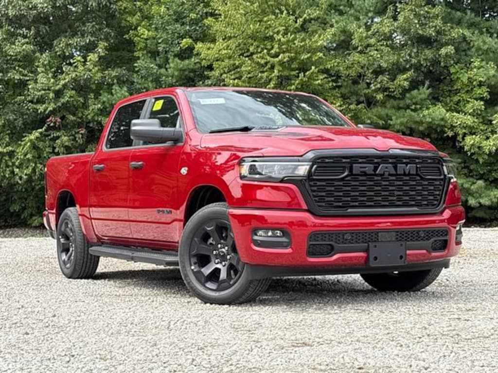New 2026 Ram 1500 EXPRESS CREW CAB 4X4 5'7 BOX Pickup
