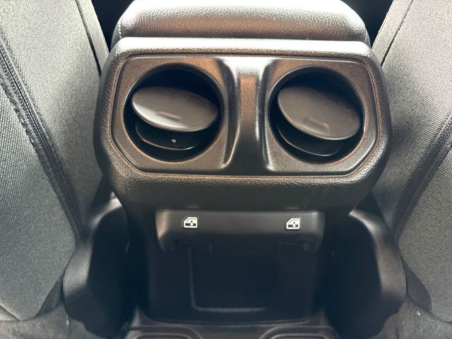 2025 Jeep Wrangler 4-Door Willys - Photo 19
