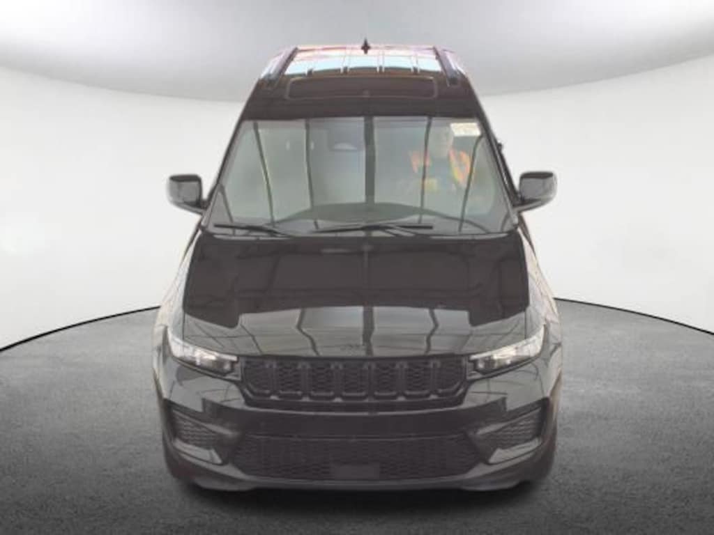 Used 2025 Jeep Grand Cherokee Laredo SUV