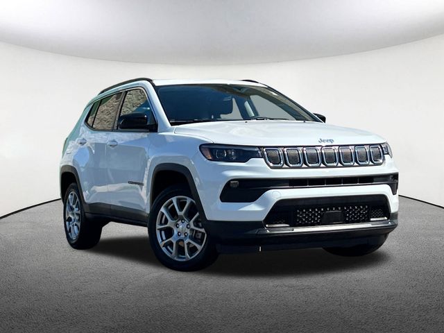 Used 2022 Jeep Compass Latitude Lux with VIN 3C4NJDFB8NT180129 for sale in Mendon, MA