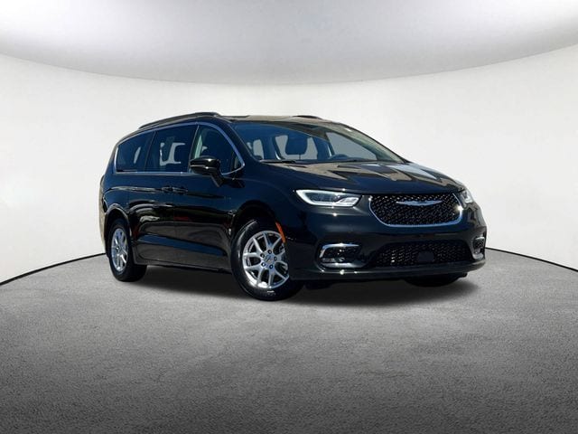 Used 2022 Chrysler Pacifica Touring L with VIN 2C4RC1BG5NR154344 for sale in Mendon, MA