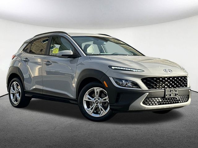 2022 Hyundai Kona SEL photo 2