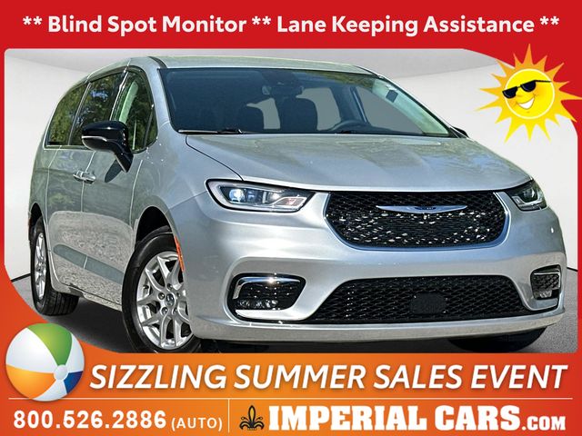 2024 Chrysler Pacifica Touring L's photo
