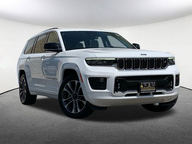 2022 Jeep Grand Cherokee Overland photo 2