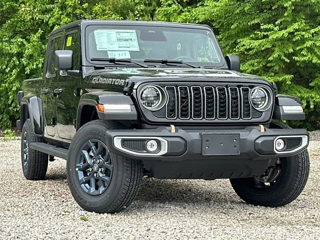 2026 Jeep Gladiator 85th Anniversary Edition Auto's photo