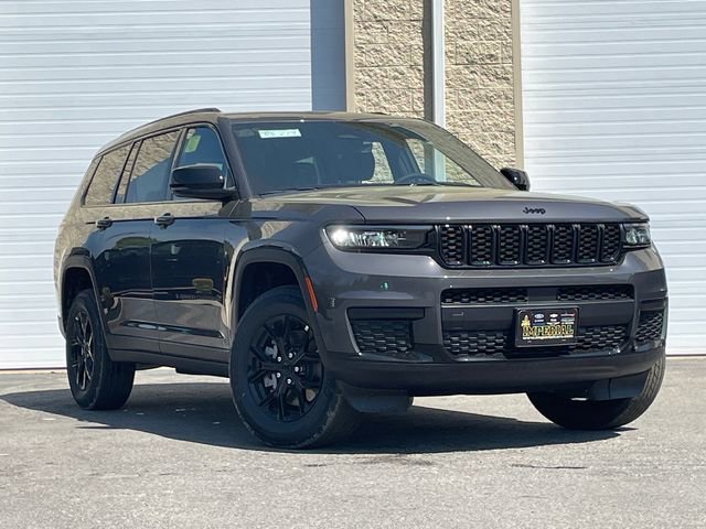 2025 Jeep Grand Cherokee Altitude photo 2