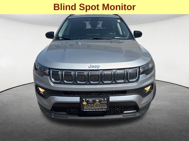 2022 Jeep Compass Latitude Lux photo 3
