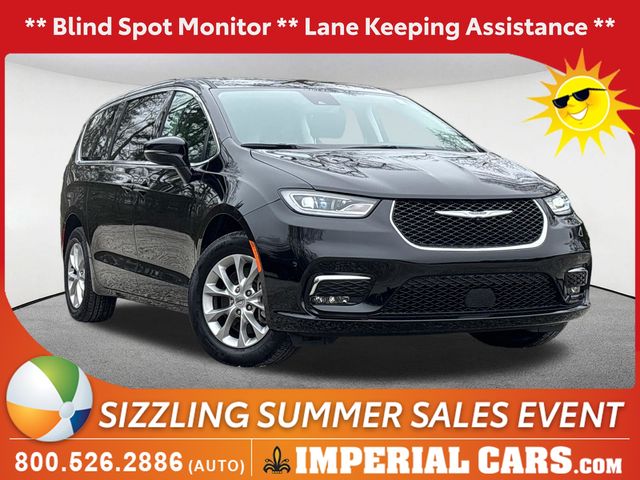 2024 Chrysler Pacifica Touring L AWD's photo