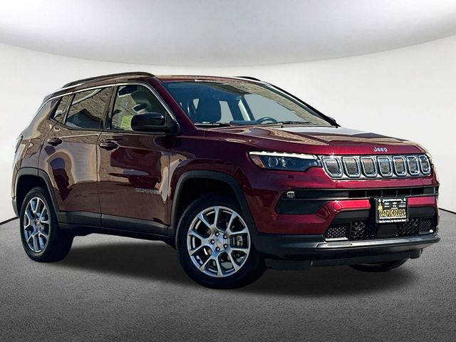 2022 Jeep Compass Latitude Lux photo 2