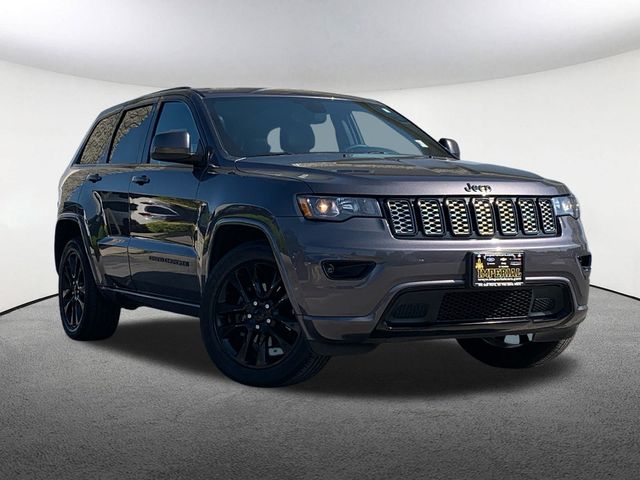 2019 Jeep Grand Cherokee Laredo photo 2
