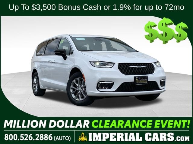 2026 Chrysler Pacifica Select's photo