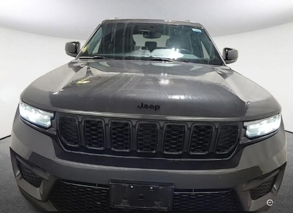Used 2023 Jeep Grand Cherokee Laredo SUV