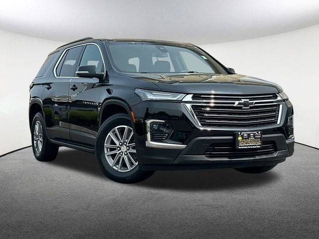 Used 2022 Chevrolet Traverse LT with VIN 1GNEVGKW8NJ101636 for sale in Mendon, MA