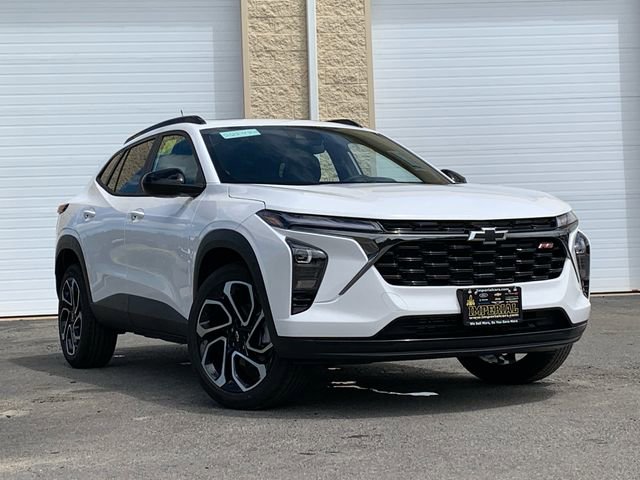 2025 Chevrolet Trax photo 2
