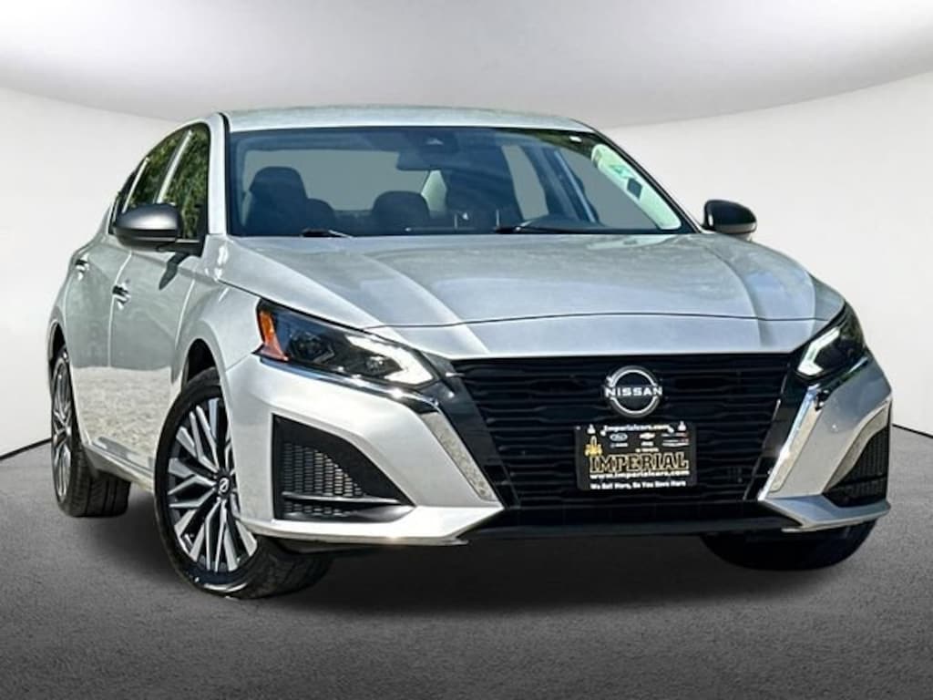 Used 2024 Nissan Altima 2.5 SV Sedan