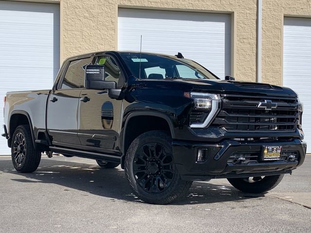 2025 Chevrolet Silverado 2500HD High Country photo 2