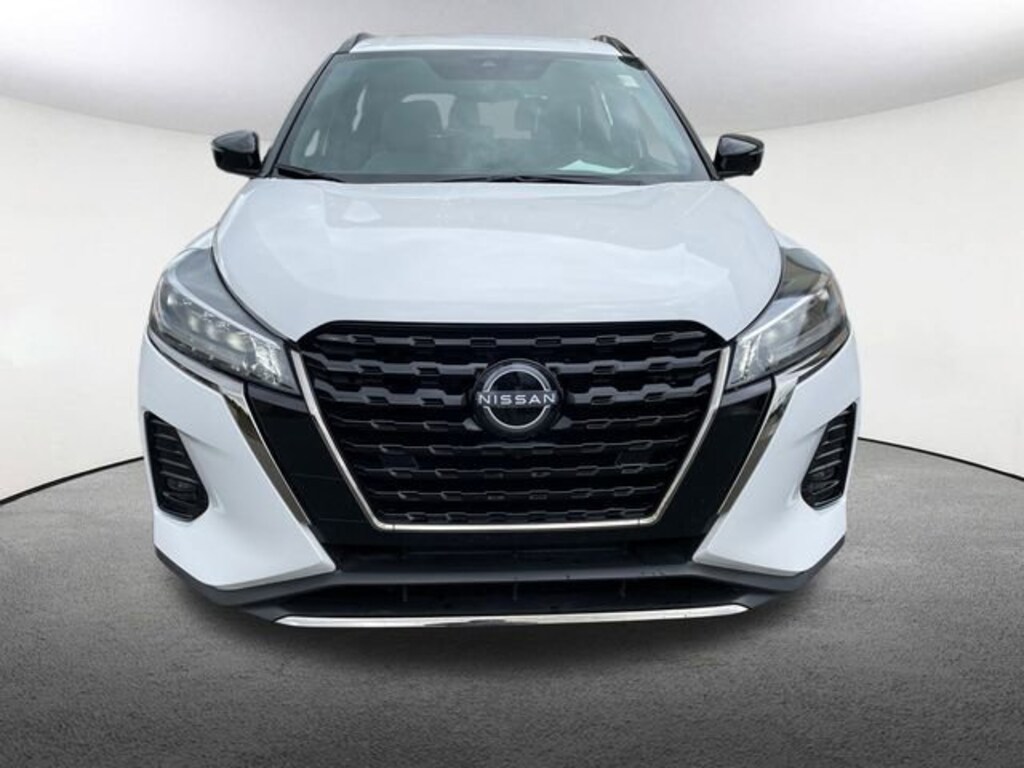 Used 2024 Nissan Kicks SR SUV