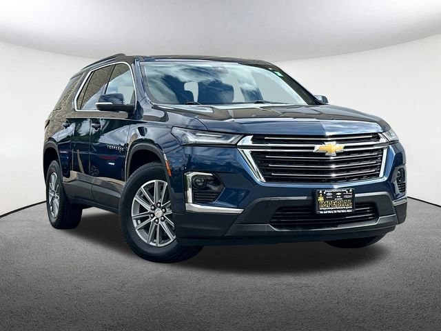 Used 2022 Chevrolet Traverse 1LT with VIN 1GNEVGKW3NJ137993 for sale in Mendon, MA