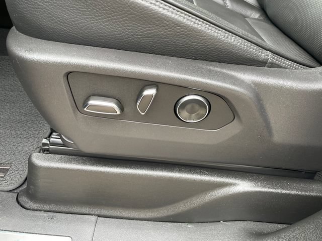2025 GMC Yukon Denali - Photo 42