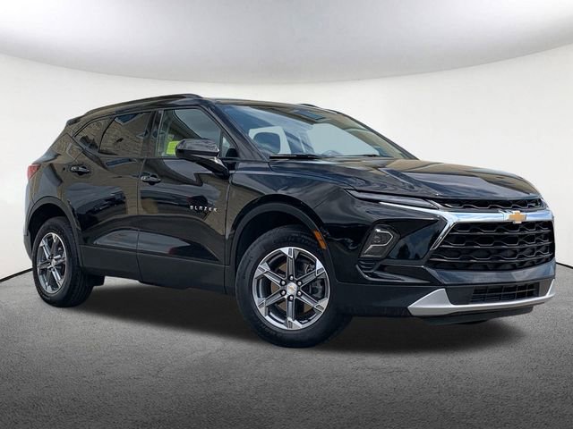 2023 Chevrolet Blazer 2LT photo 2