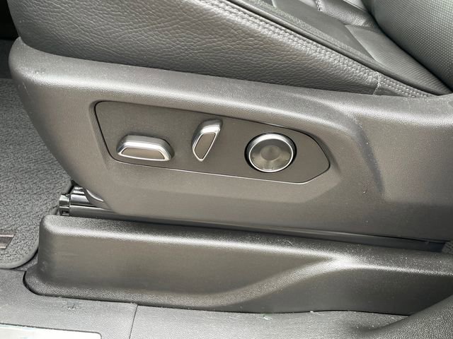 2025 GMC Yukon Denali - Photo 43
