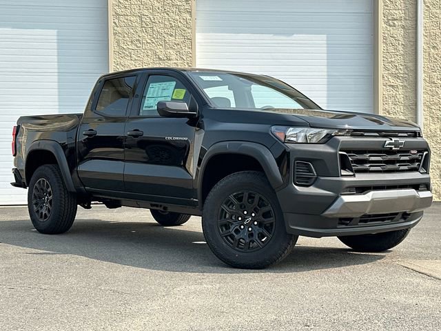 2025 Chevrolet Colorado Trail Boss photo 2