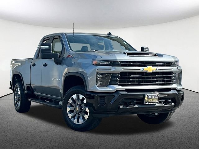 2024 Chevrolet Silverado 2500HD Custom photo 2