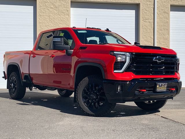 2025 Chevrolet Silverado 2500HD LT photo 2