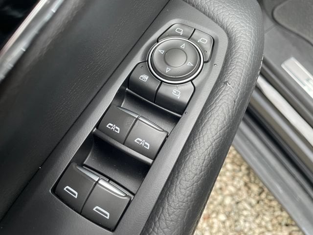 2025 GMC Yukon Denali - Photo 28