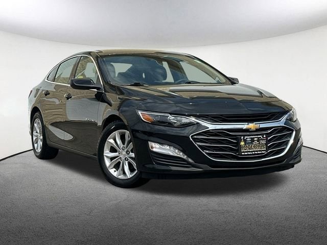 Used 2021 Chevrolet Malibu 1LT with VIN 1G1ZD5ST8MF013770 for sale in Mendon, MA