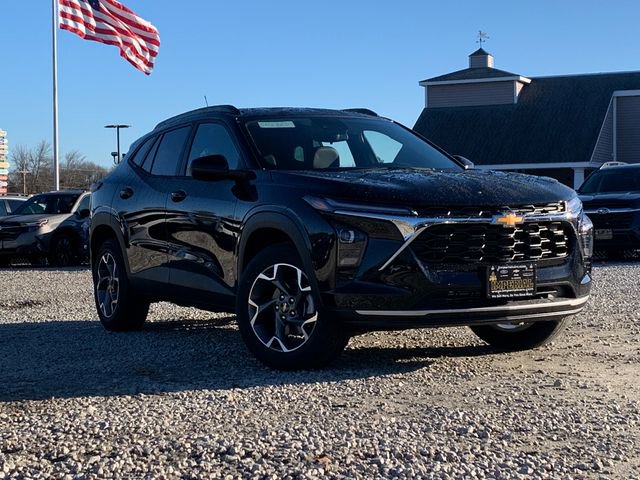 2026 Chevrolet Trax LT photo 2