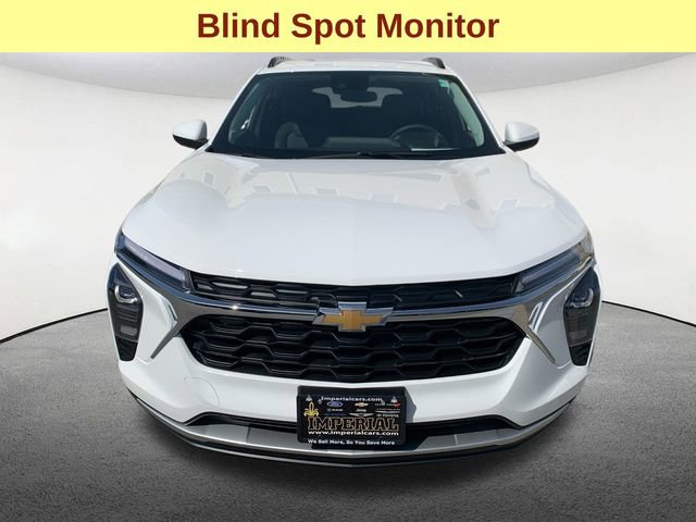 2025 Chevrolet Trax LT photo 3